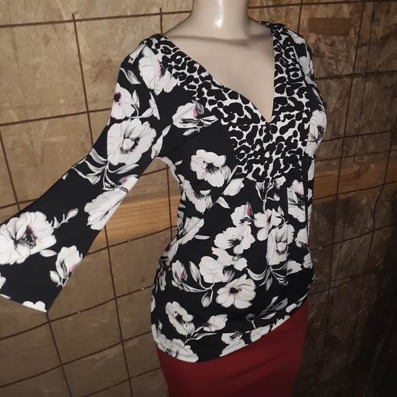 White House Black Market Tops - WHBM V Cut Floral Top